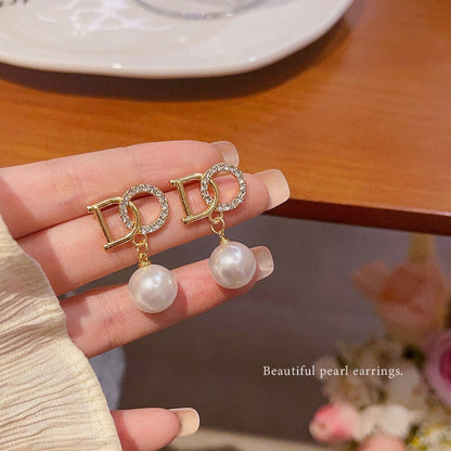 Elegant Drop Pearl Dangle Earrings with Sparkling Glitter.